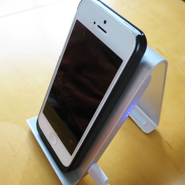 【AD】スタイリッシュなスタンド式ワイヤレス充電器 CHOETECH T516_c0060143_15235139.jpg