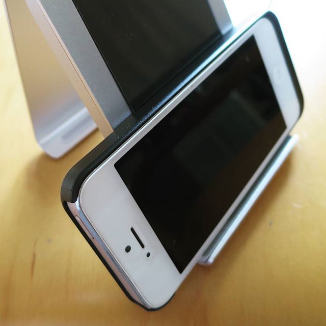 【AD】スタイリッシュなスタンド式ワイヤレス充電器 CHOETECH T516_c0060143_15235743.jpg