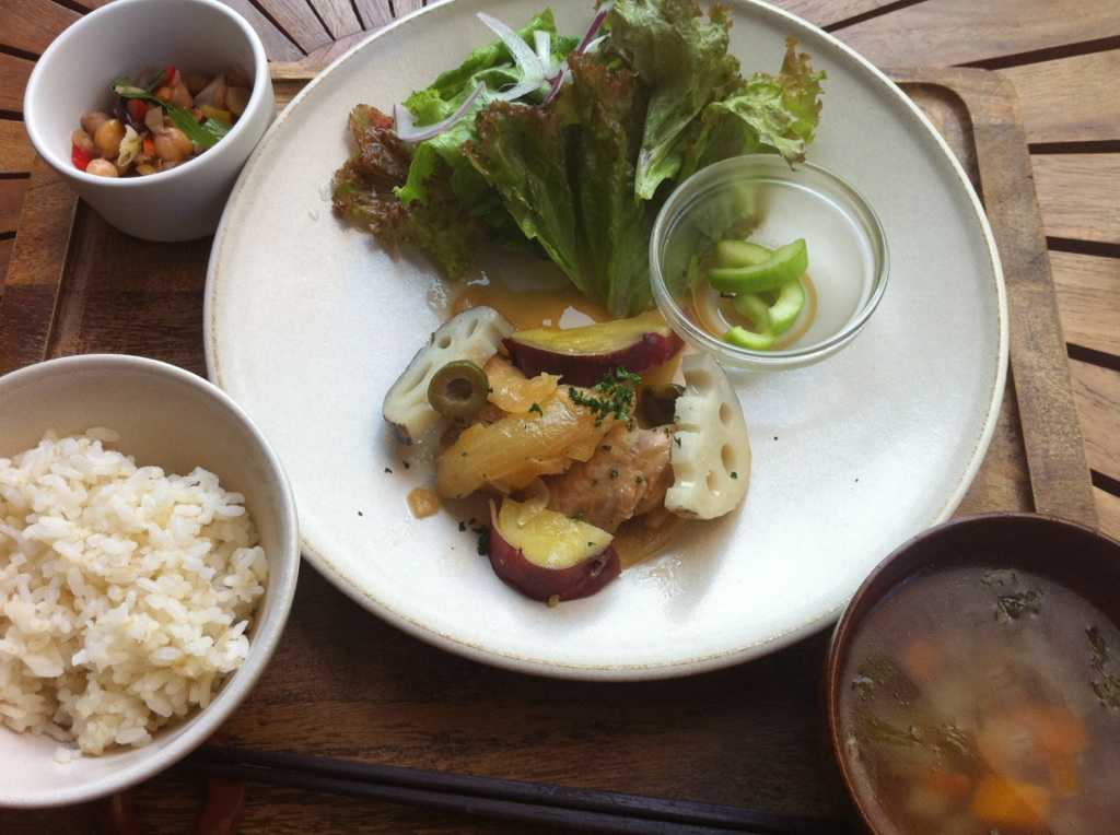 緑のテラスが心地いいオーガニックレストラン_d0339703_14584922.jpg