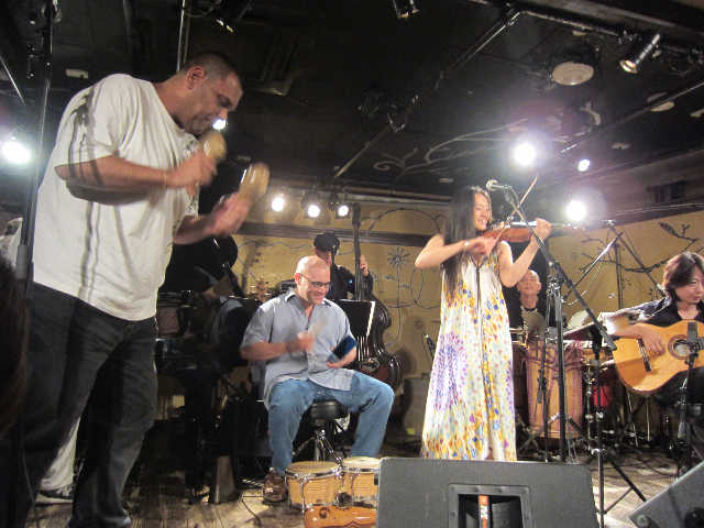 ラテンライブは痺れるわー♪_d0339889_12062951.jpg