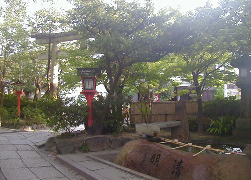 ●神社の造形―安井金刀比羅宮の参道_d0053294_20234468.jpg