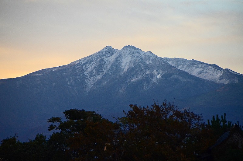 久し振りの鳥海山に冠雪が・・・・・_f0121379_17564452.jpg