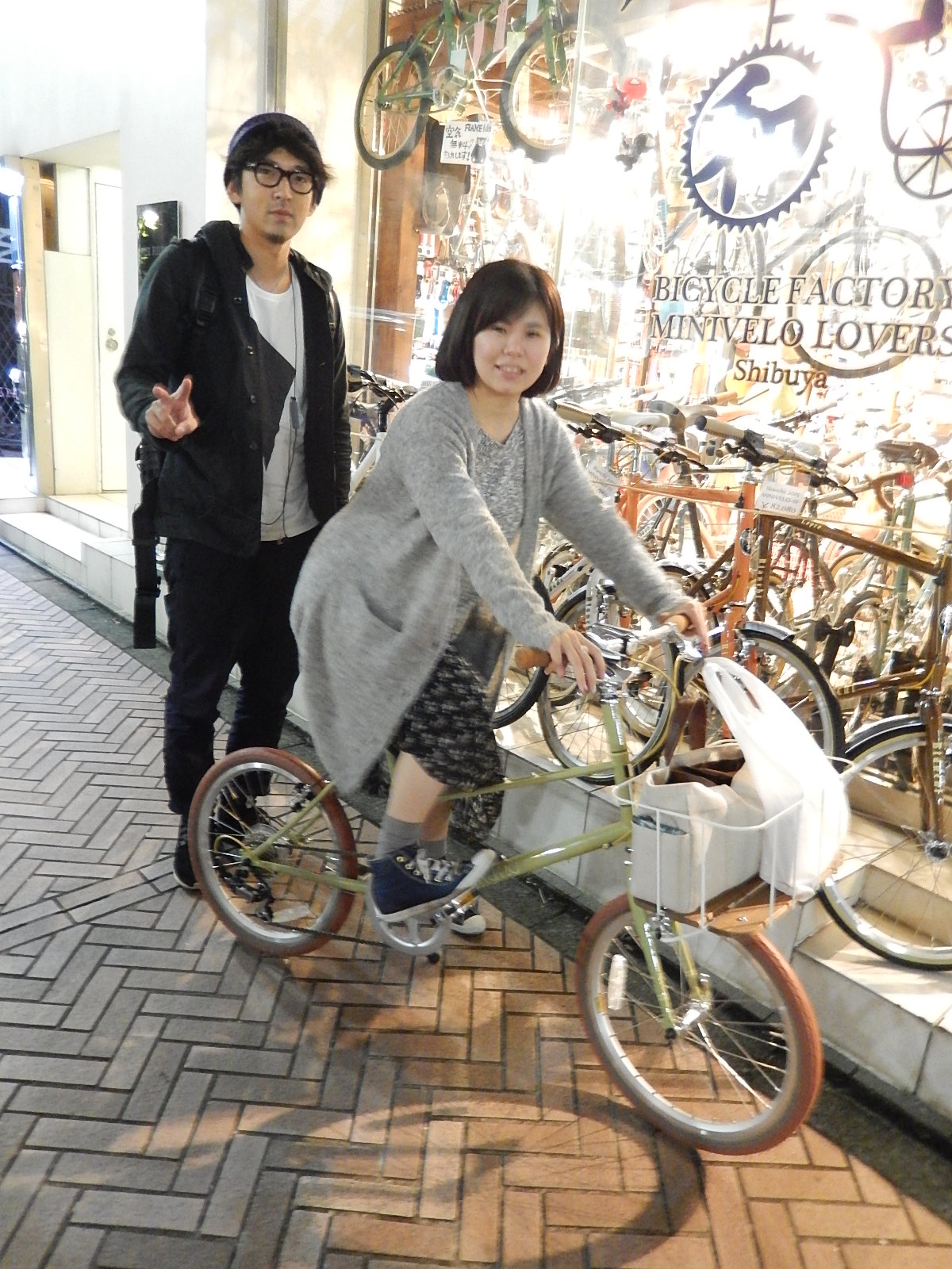 10月17日　渋谷　原宿　の自転車屋　FLAME bike前です_e0188759_1828038.jpg