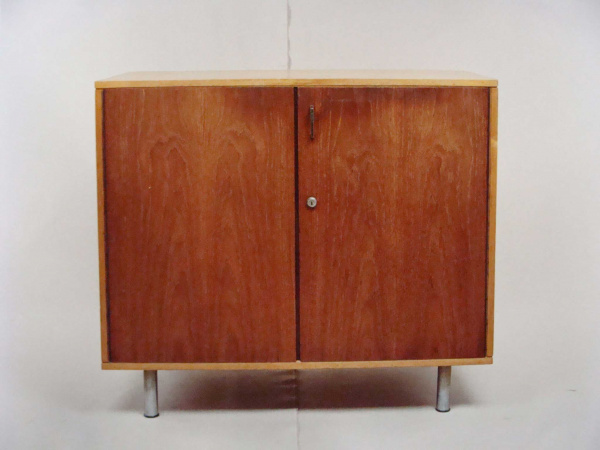\"Cees Braakman Pastoe Small Cabinet\"ってこんなこと。_c0140560_105638.jpg