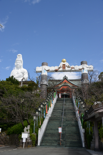 高さ62mの巨大仏像!福岡久留米の珍スポット。成田山久留米分院の写真アップ!_e0171573_1894452.jpg
