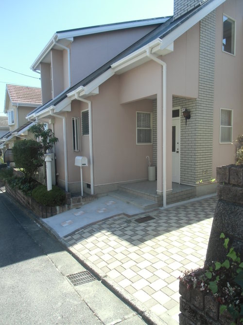 T様邸(廿日市市四季が丘)屋根塗装・駐車場工事_d0125228_804164.jpg