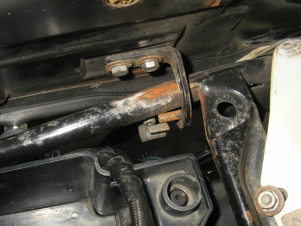 BMW Rtype シートヒンジ部分の割れ_e0218639_20511681.jpg