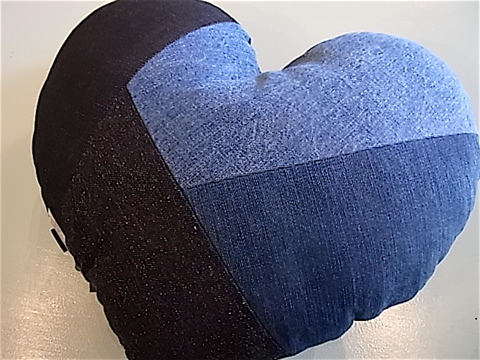 HOLLYWOOD RANCH MARKET / HRR DEN HEART M CUSHION_f0139457_15165776.jpg