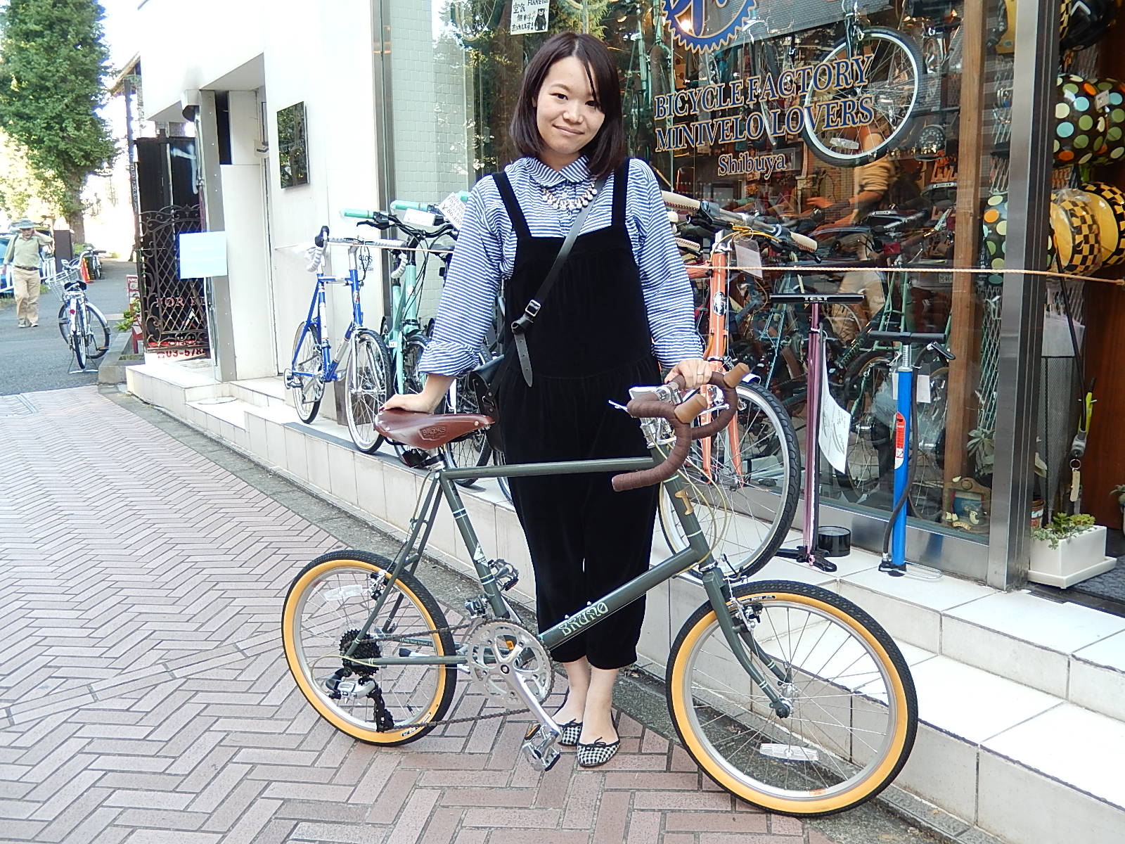 10月18日　渋谷　原宿　の自転車屋　FLAME bike前です_e0188759_1711428.jpg
