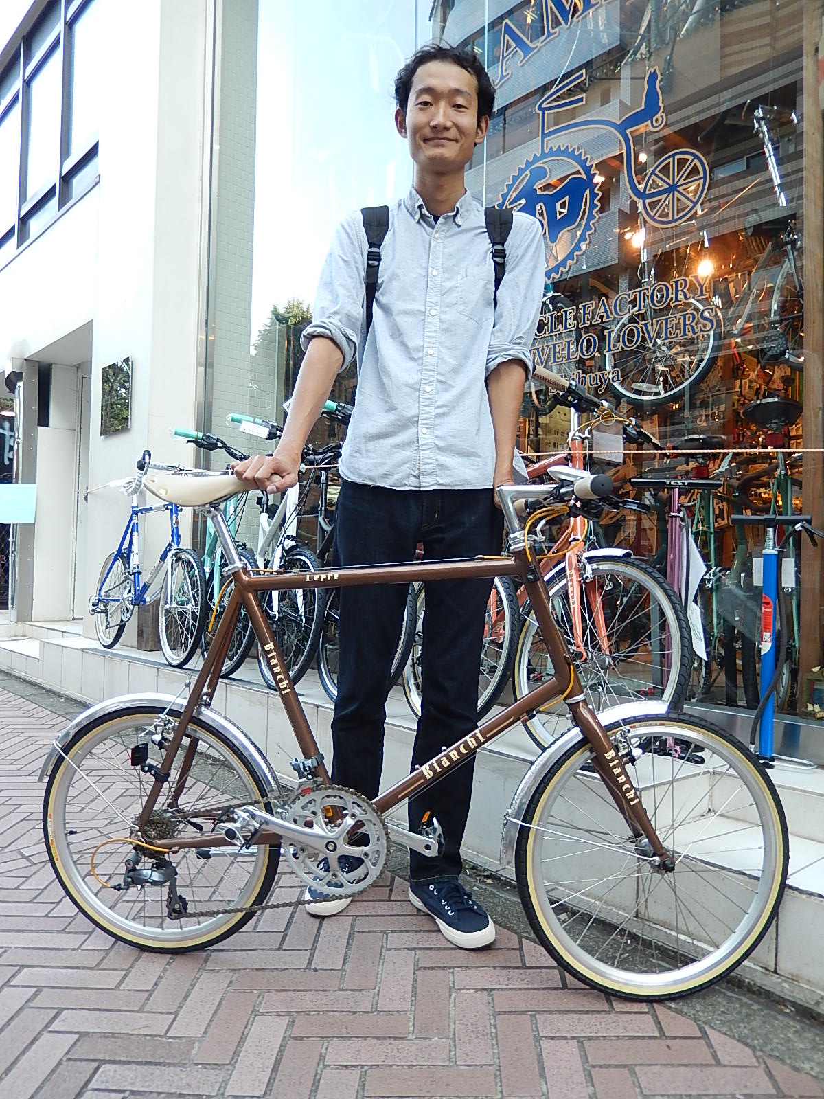 10月18日 渋谷 原宿 の自転車屋 FLAME bike前です_e0188759_1722859.jpg