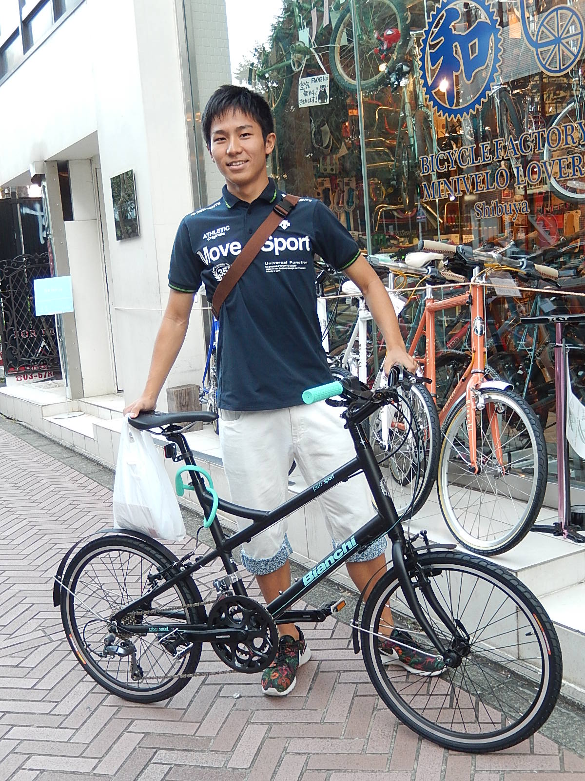 10月18日　渋谷　原宿　の自転車屋　FLAME bike前です_e0188759_1733220.jpg