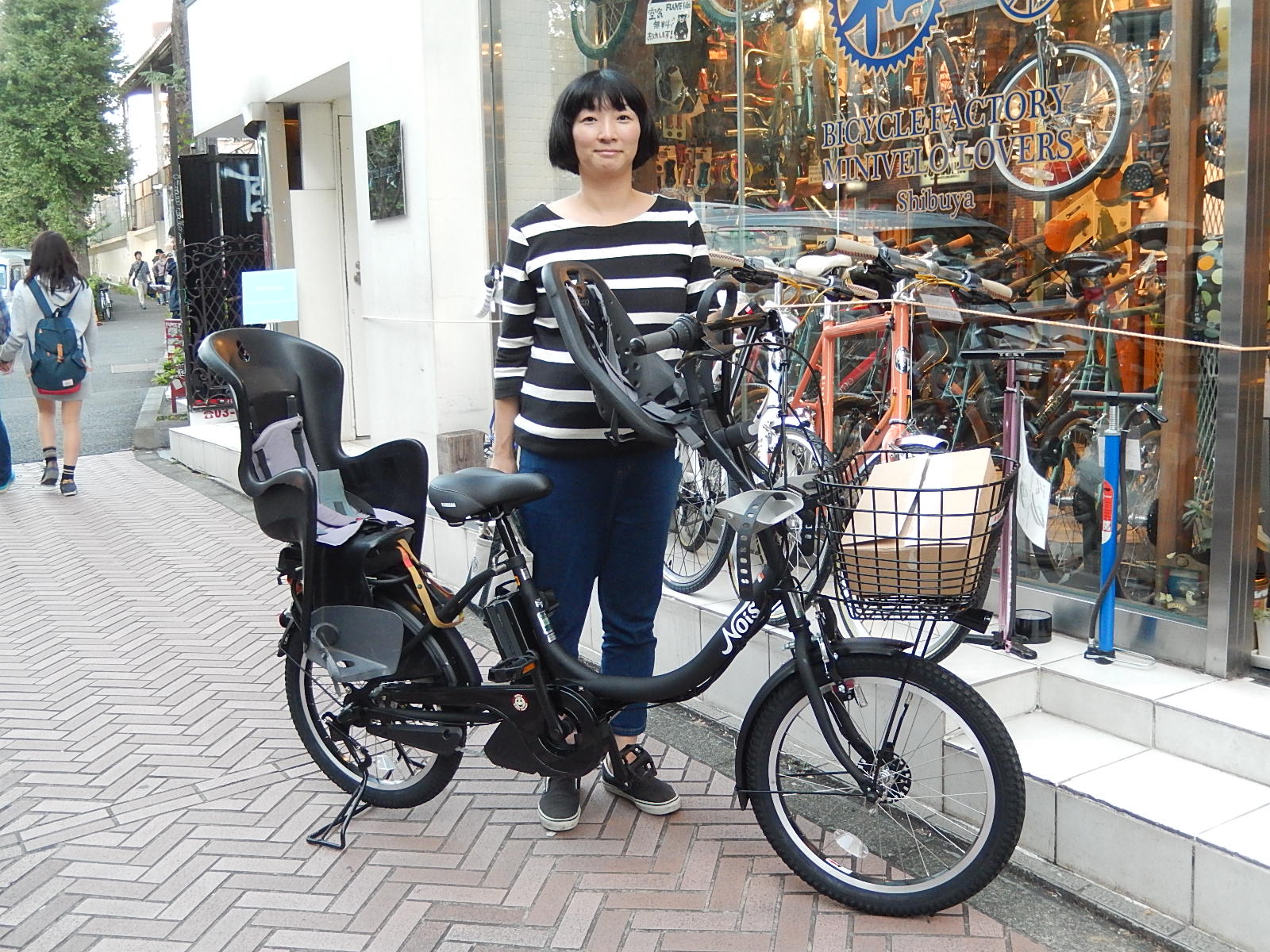 10月18日　渋谷　原宿　の自転車屋　FLAME bike前です_e0188759_1744929.jpg