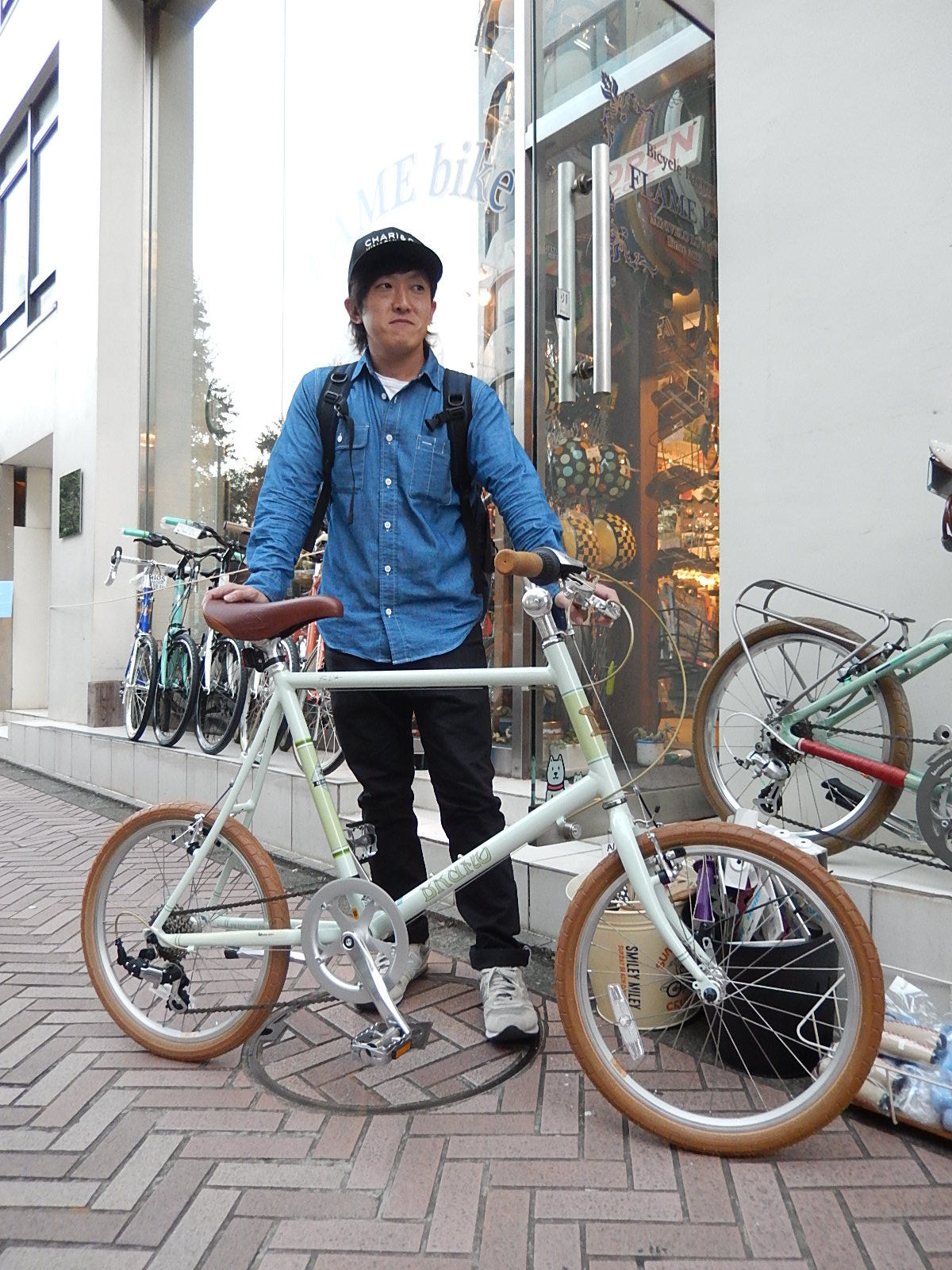 10月18日　渋谷　原宿　の自転車屋　FLAME bike前です_e0188759_1771573.jpg