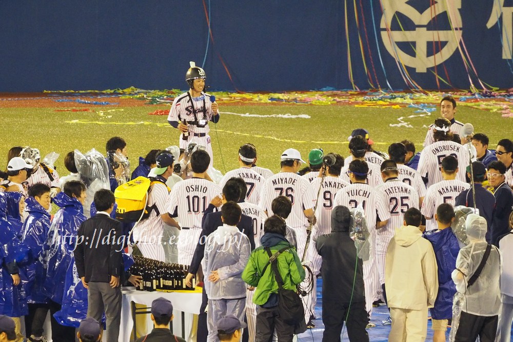ヤクルトcs制覇で日本シリーズへ Mvpは川端選手 10 17表彰式 ビールかけ他フォト Out Of Focus Baseballﾌｫﾄﾌﾞﾛｸﾞ 19年終了