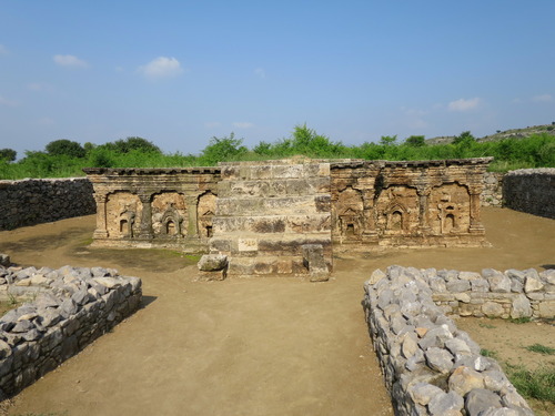 【パキスタン】　世界遺産タキシラ、 シルカップ（SIRKAP）_c0011649_3531715.jpg