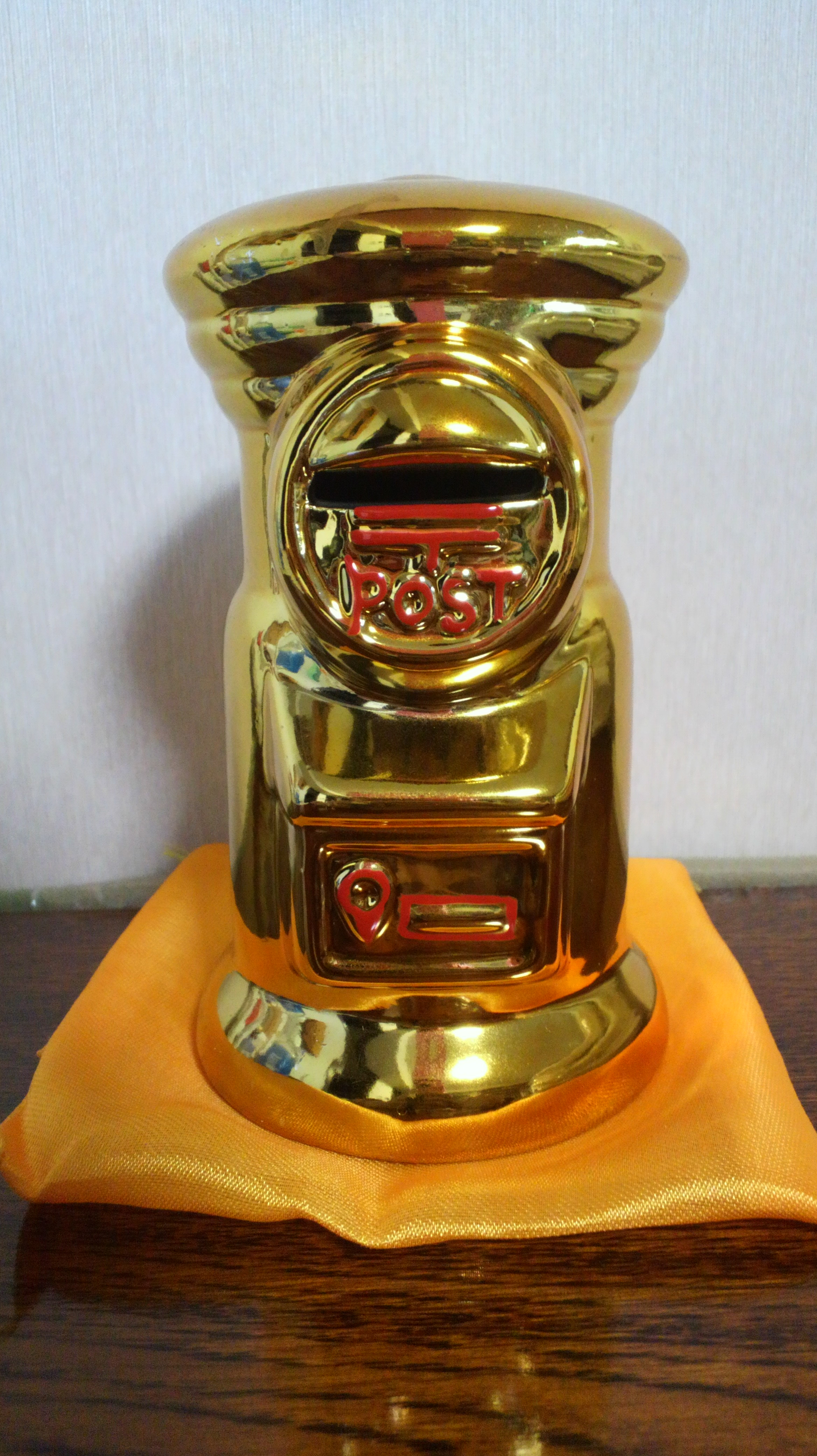 郵便局のゴールドのポスト貯金箱 家田荘子ブログ 心のコトバ