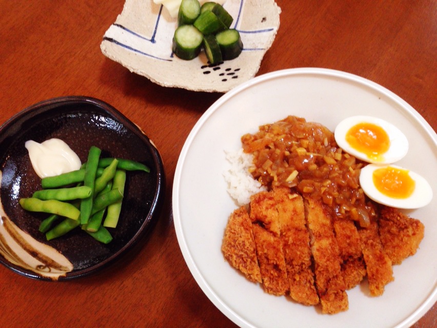 夫が作ったブランチ:カツカレー_d0339885_12583926.jpg