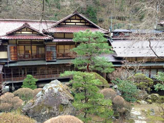 春の福島へ行ってきた(2)：会津東山温泉　向瀧は超満足の老舗旅館！_d0339885_13065434.jpg