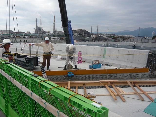 2月議会の予算審議で充実した議論を目指し、国道139号、新々富士川橋建設現場等を視察_f0141310_775817.jpg