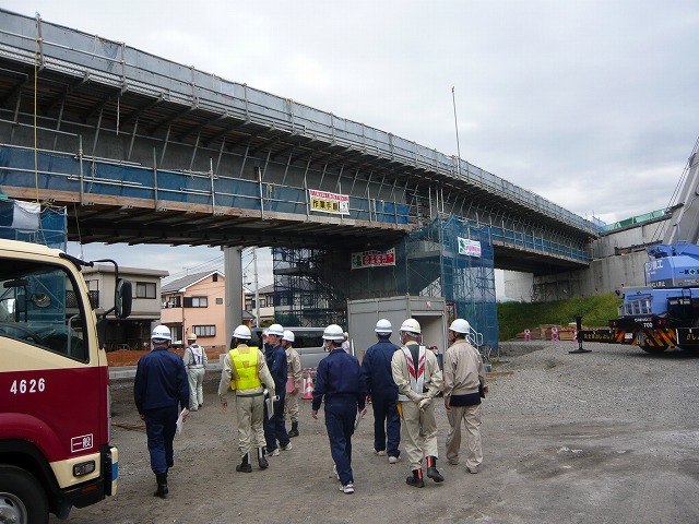 2月議会の予算審議で充実した議論を目指し、国道139号、新々富士川橋建設現場等を視察_f0141310_78167.jpg
