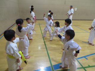 火曜日空手 西町教室 大盛況です!_c0118332_23105550.jpg