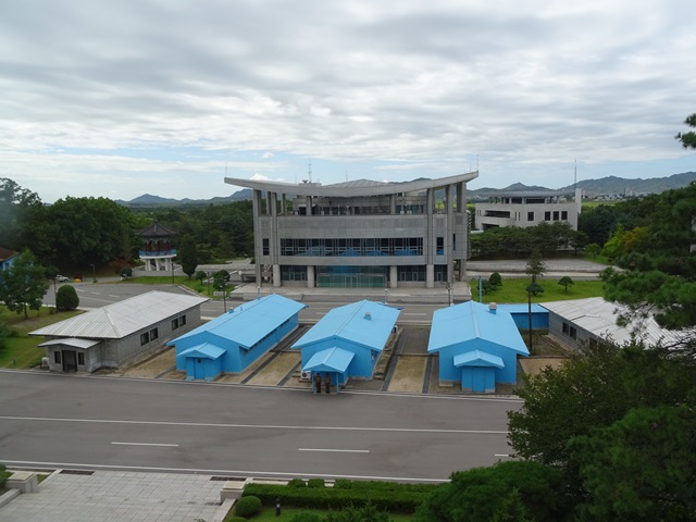 軍事境界線と美味しいランチ☆北朝鮮ツアー2015_e0182138_17343693.jpg