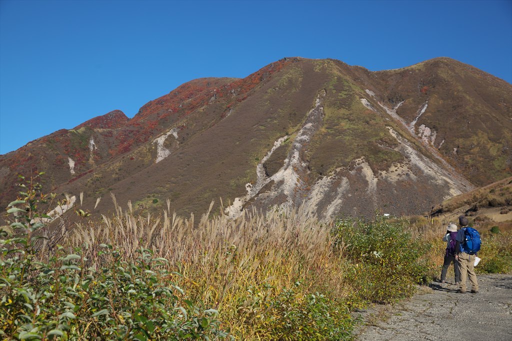 燃ゆる紅葉（九重連峰三俣山：みまたやま）を歩いて (2015.10.17)_c0346710_07150191.jpg