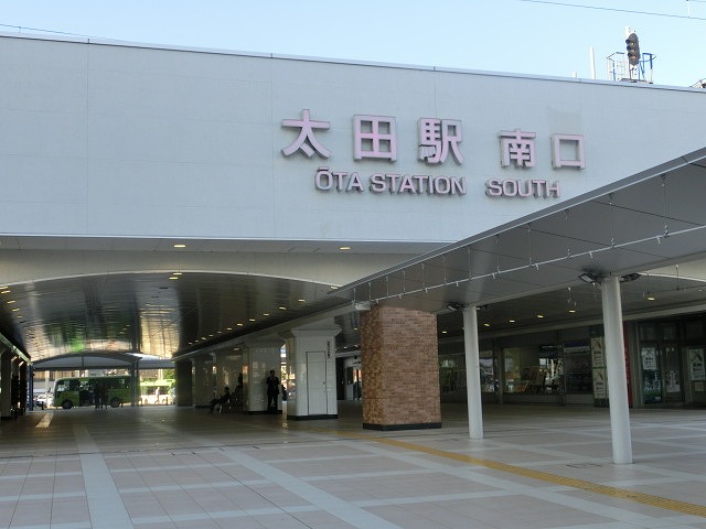 基礎工事が始まっていた高層庁舎工事を中断・見直しして完成した太田市役所と清水市長_f0141310_7263693.jpg