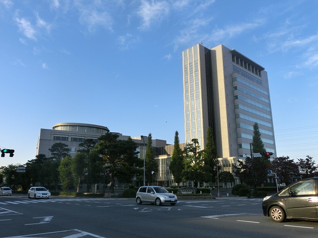 基礎工事が始まっていた高層庁舎工事を中断・見直しして完成した太田市役所と清水市長_f0141310_7274150.jpg