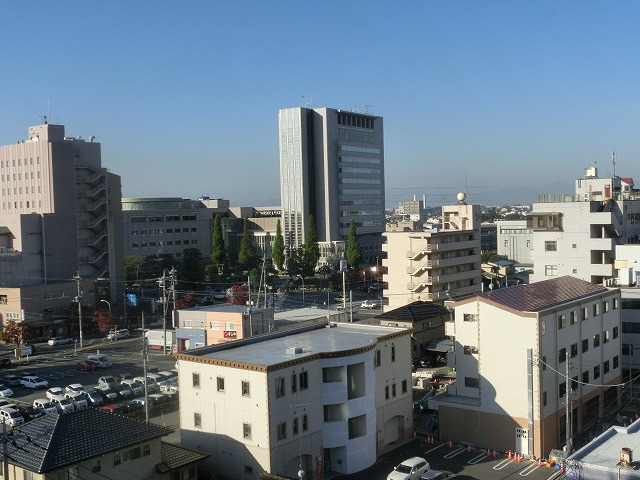 基礎工事が始まっていた高層庁舎工事を中断・見直しして完成した太田市役所と清水市長_f0141310_7281228.jpg