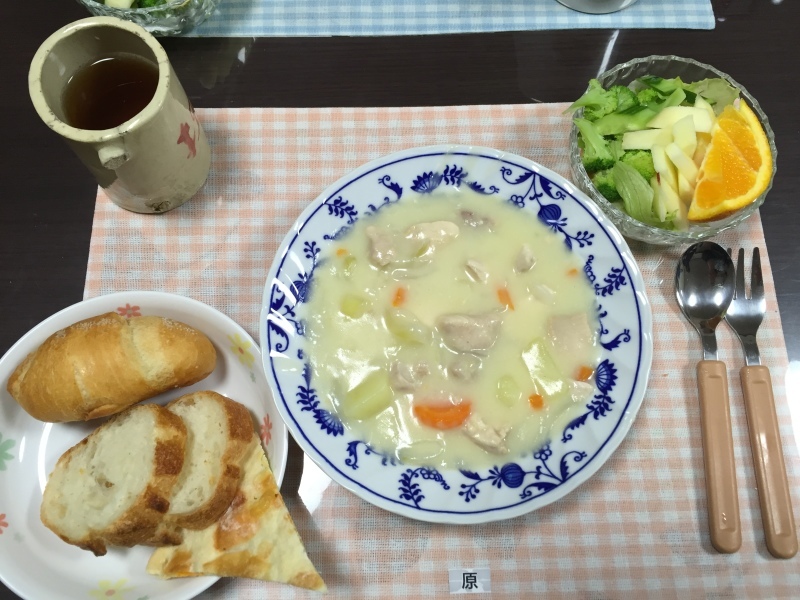 10 22 夕食 クリームシチュー フルーツサラダ フランスパン他 今日の献立 10 22 夕食 クリームシチュー フルーツサラダ フランスパン他 今日の献立