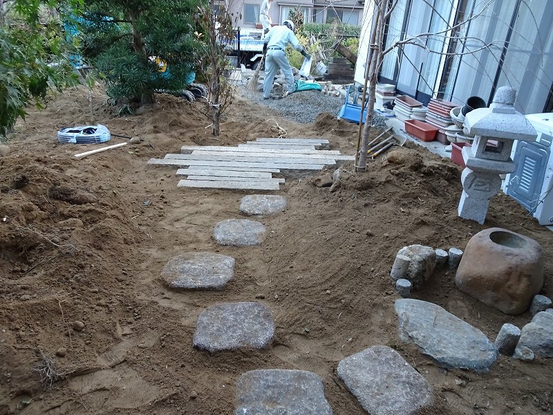 ■造園工事スタート■_e0188083_01193001.jpg