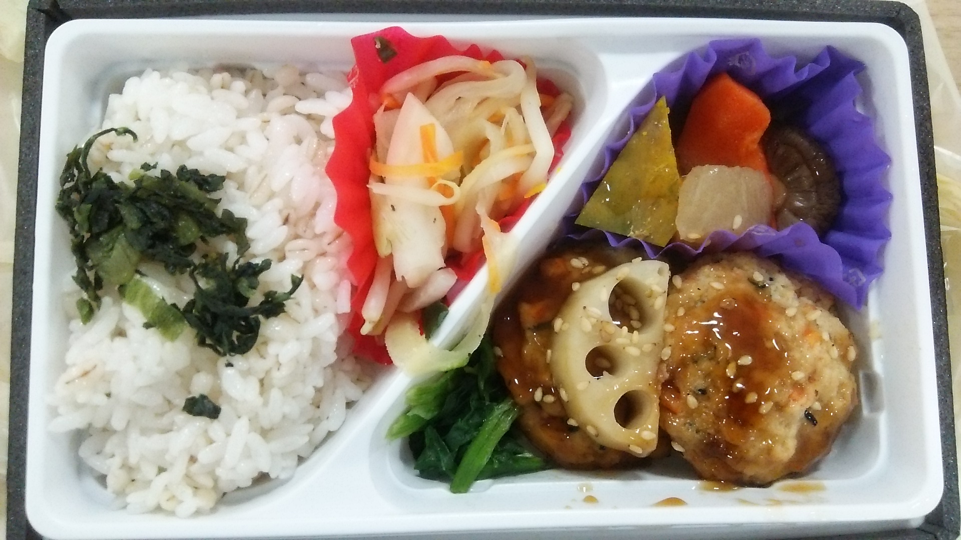 ランチはコンビニ弁当 サンクス よく飲むオバチャン 本日のメニュー ランチはコンビニ弁当 サンクス よく飲むオバチャン 本日のメニュー