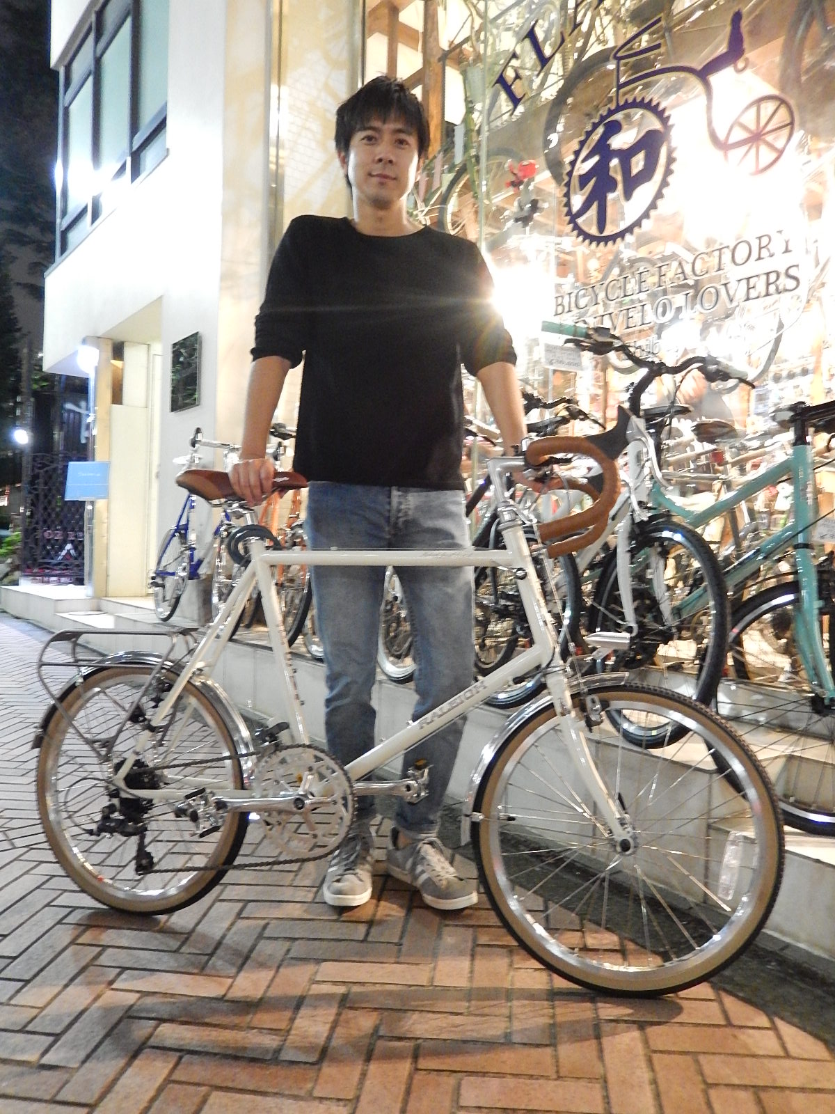 10月23日　渋谷　原宿　の自転車屋　FLAME bike前です_e0188759_1963416.jpg