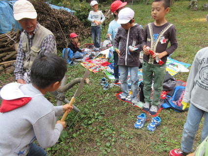 淡輪小学校2年生の遠足（孝子の森）_f0053885_5325983.jpg