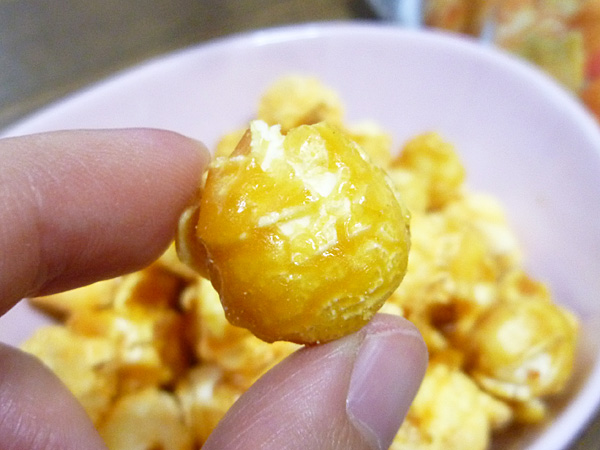 【Great Value】CARAMEL AND CHEESE POPCORN_c0152767_22162864.jpg
