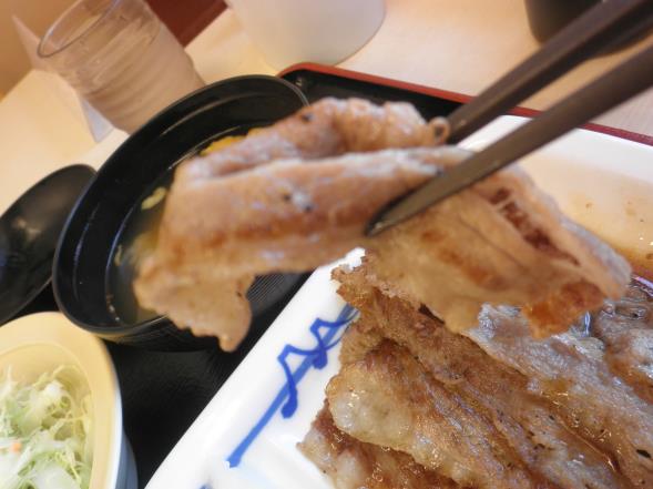 松屋の牛焼肉定食 布施南店_c0118393_9421479.jpg