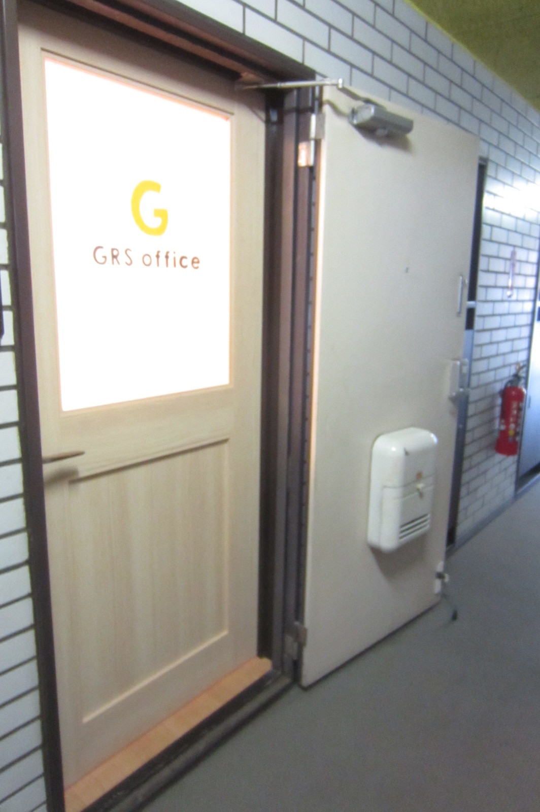 事務所家具(本棚とテーブル)_b0297996_14385935.jpg