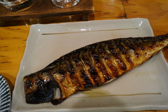 梅田「ひもの野郎」で日本酒飲みくらべ晩酌セット_b0063958_7304723.jpg