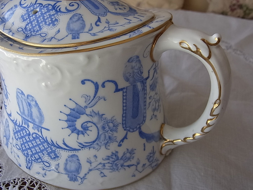 ロイヤル・クラウンダービー Tea pot_d0127182_1510183.jpg