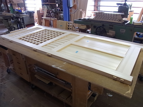 お寺の建具が進んでいます!_b0186200_19412334.jpg