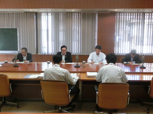 府中市(東京都)の全国初の取組み 道路や並木の点検、補修、清掃、剪定等を「包括管理委託」_f0141310_748126.jpg