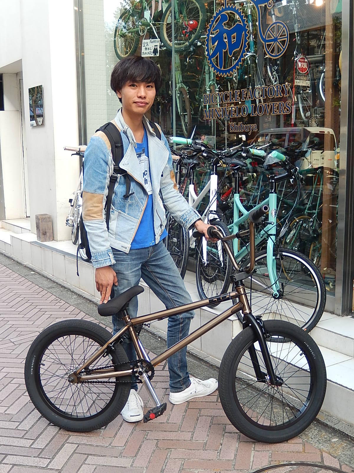 10月27日　渋谷　原宿　の自転車屋　FLAME bike前です_e0188759_1642948.jpg