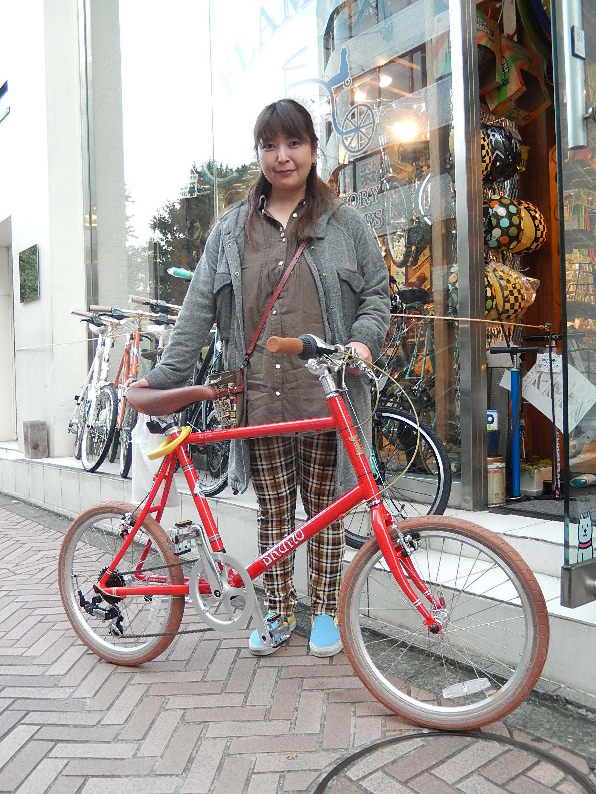 10月27日　渋谷　原宿　の自転車屋　FLAME bike前です_e0188759_1645374.jpg