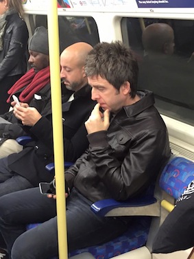 全英が泣いた ノエル ギャラガー U2のステージで夢の共演果たした今朝の模様はこちら 自由が丘ゴーヤ育成会 ラジオ番組 Music Workshop で3月4週に渡り来日時特集が再放送されます 全英が泣いた ノエル ギャラガー U2のステージで夢の共演果たした今朝の模様はこちら 自由が丘ゴーヤ育成会 ラジオ番組 Music Workshop で3月4週に渡り来日時特集が再放送されます