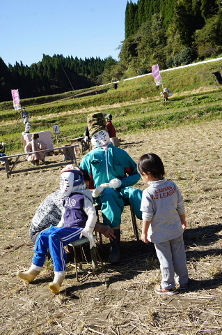 案山子に込めた想い　（火曜日）_a0222229_1401128.jpg