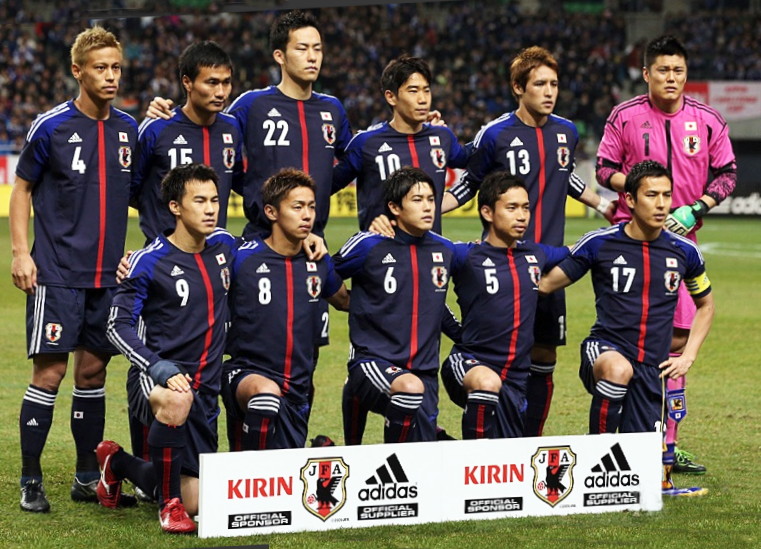 「日の丸」の力：サッカー日本代表も「赤白縦縞ストライプ」にしようヤ！_e0171614_1228462.jpg