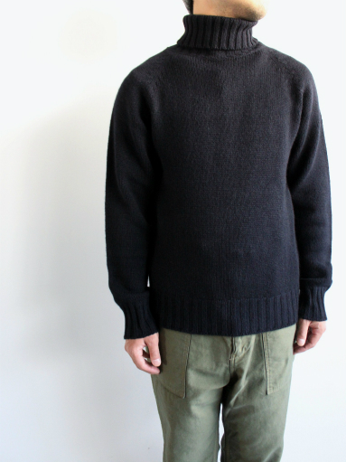 MARGARET HOWELL - n100 nワンハンドレッド　カシミヤ100% タートルネックセーター　ネイビー MARGARET HOWELL - n100 nワンハンドレッド カシミヤ100