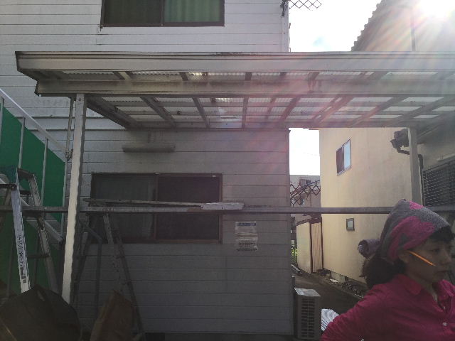 緊急テラス屋根工事 2か所_f0031037_19333671.jpg