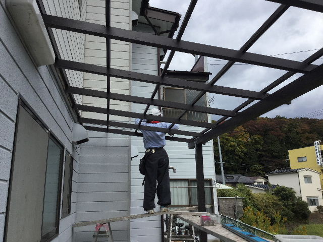 緊急テラス屋根工事 2か所_f0031037_19445184.jpg